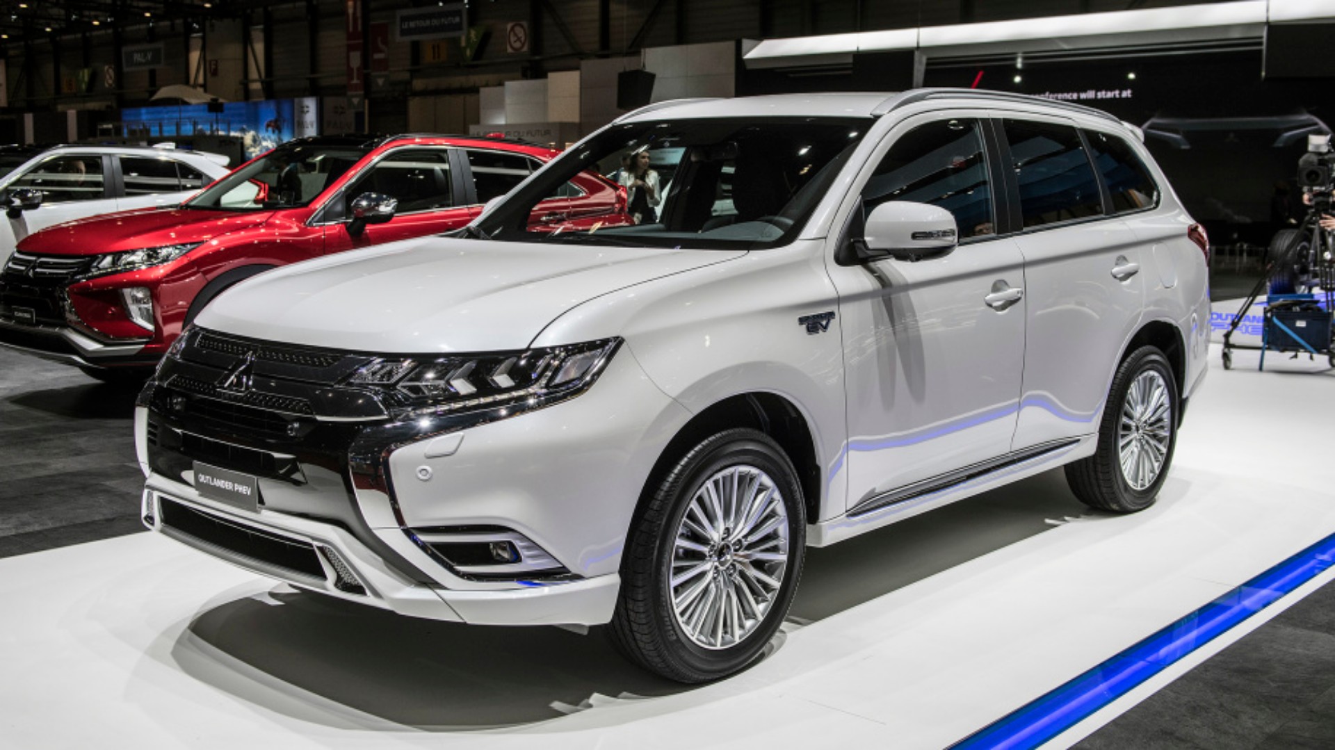 Mitsubishi outlander 2019 багажник